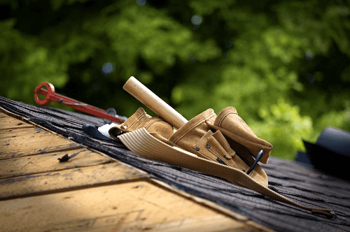 roofer tool belt on roof